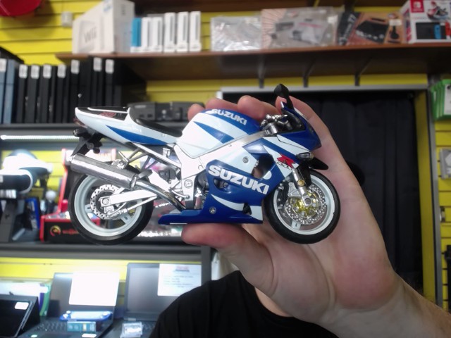 Moto miniature suzuki bleu/blanche