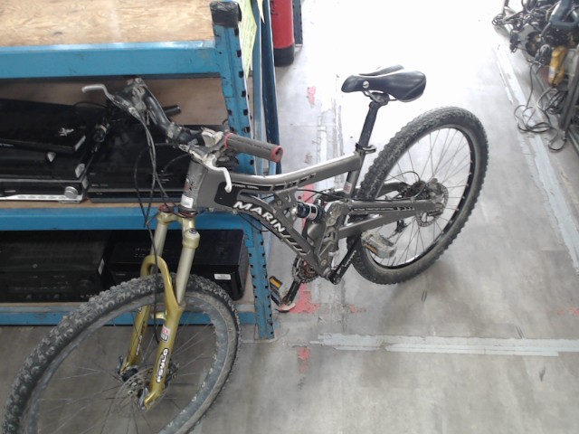 Velo double susp/f.disq(roue arri.croche