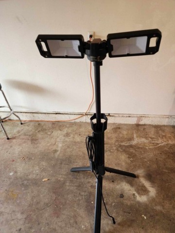 Tripod work light with feit