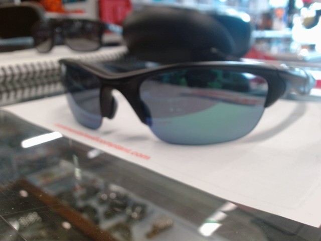 Lunettes oakley custom avec la case