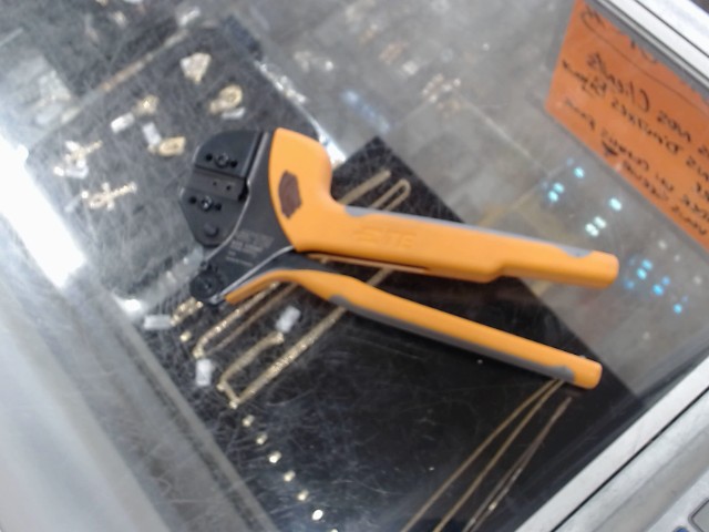 Paire pince crimper