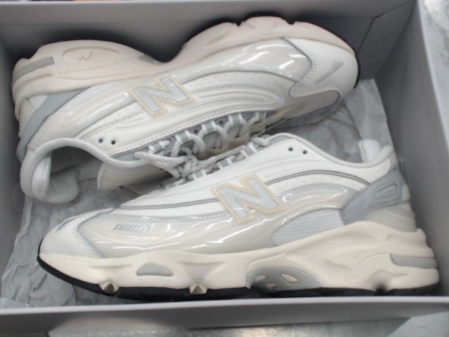 Shoes new balance size 9 aimee 1000