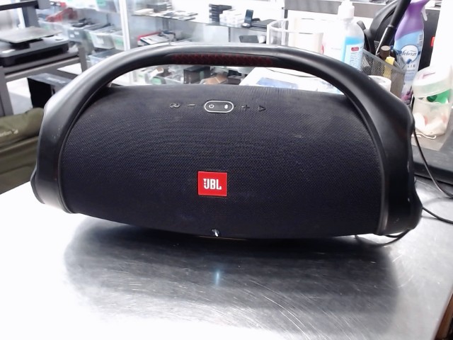 Jbl boom box sans charguer
