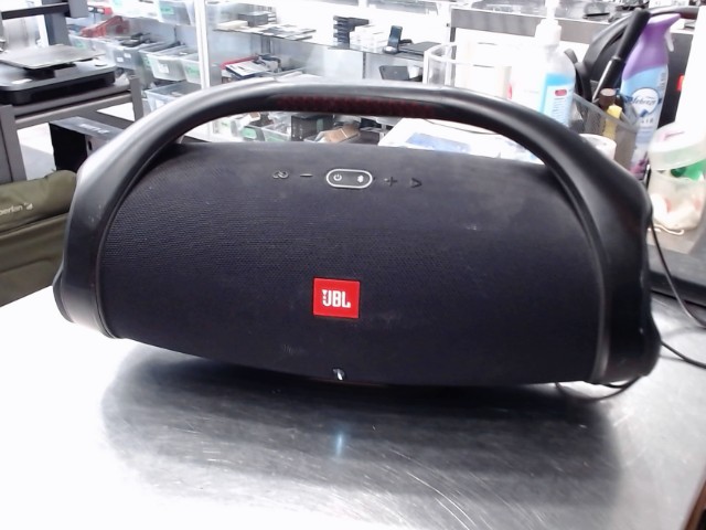 Jbl boom box 2 avec 1 chargeur