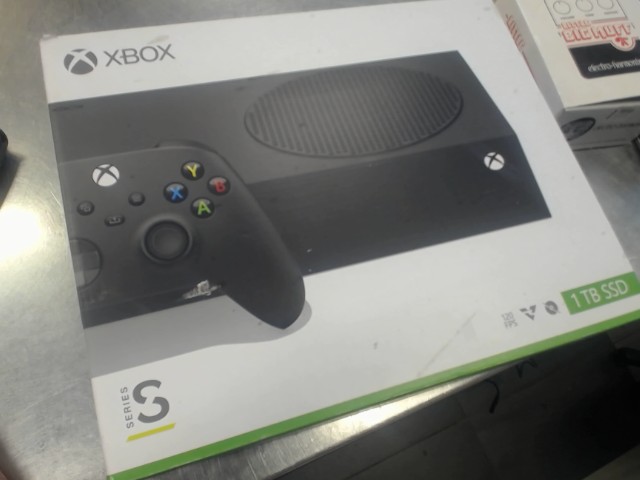 Console+man+fils dans sa boite