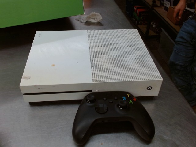 Xbox one s avec manette fil