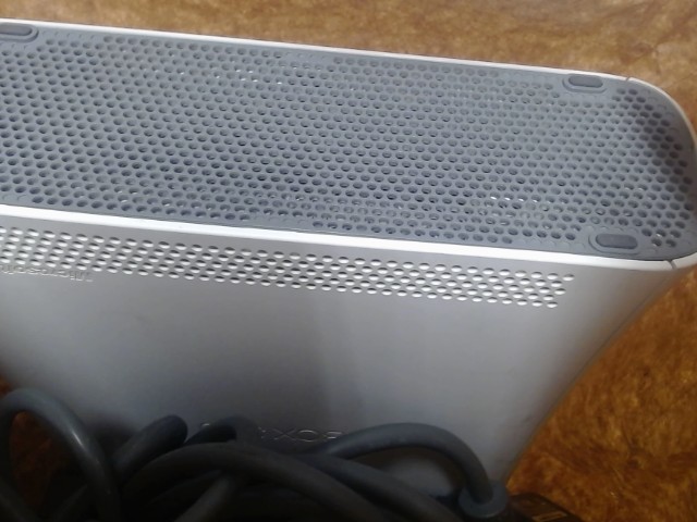 Xbox 360 avec cable et hard drive extra