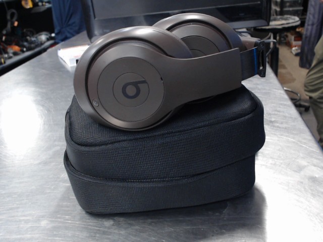Beat studio pro brun case noir