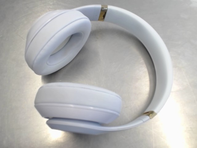 Beats studio 3 white version