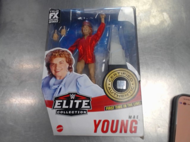 Figurine mae young new ww