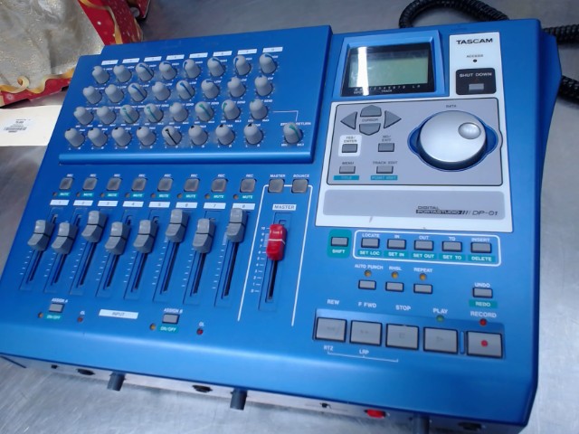 8-track digital portastudio