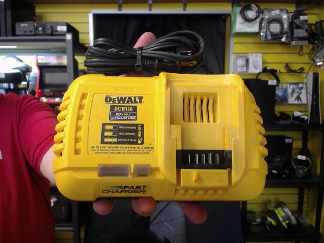 Chargeur rapide 8a pour batteries dewalt