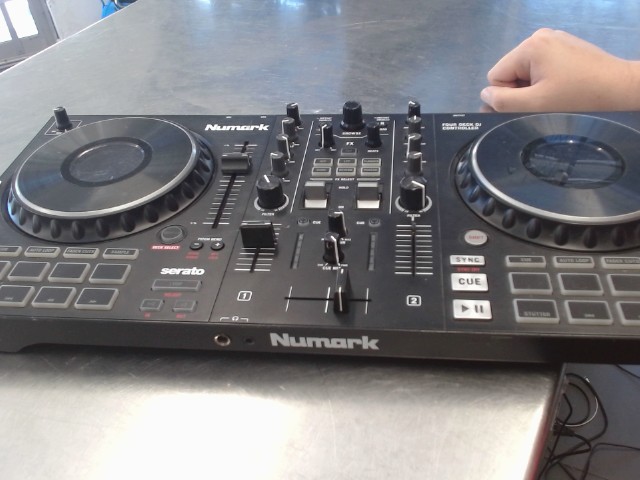 Numark mixtrack platinum fx dj