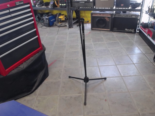 Support a perche avec embout microphone