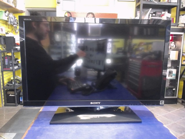 Televiseur 32 pouces 720p 60hz + manette