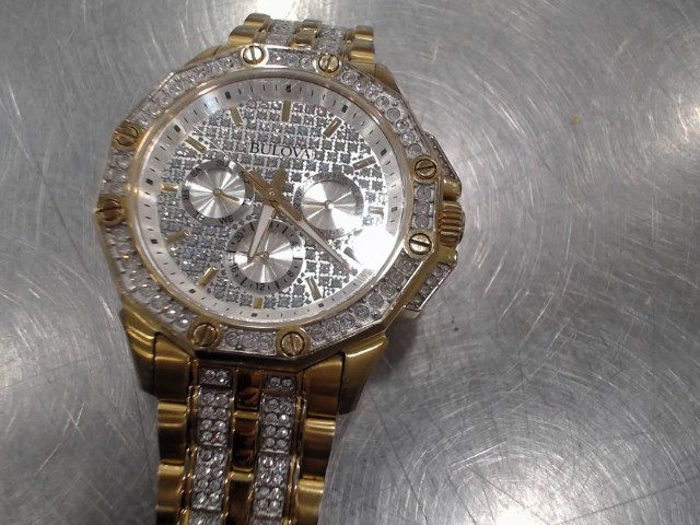 Montre avec pierre blanche couleur gold