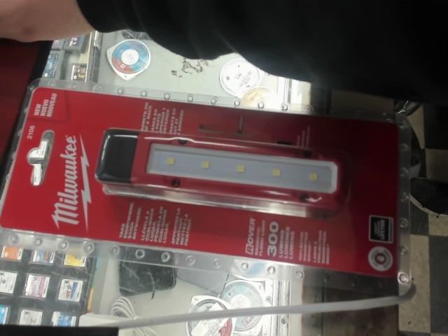Magnetic flood light