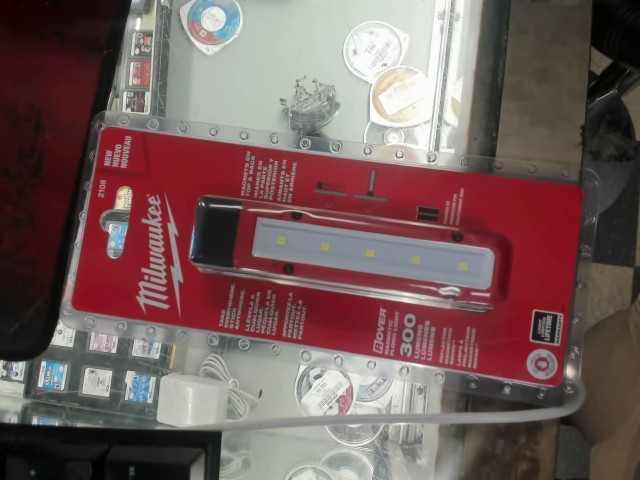 Magnetic flood light