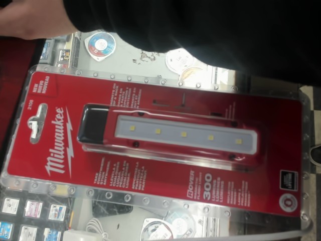Magnetic flood light