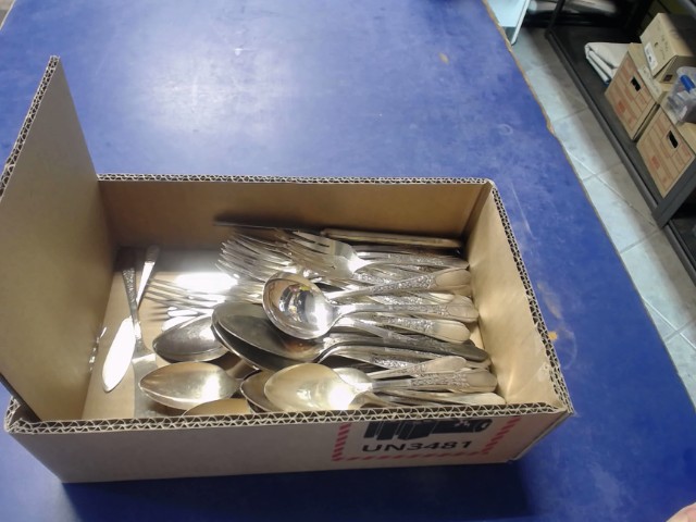 Lot d'ustensiles plaqu� en argent