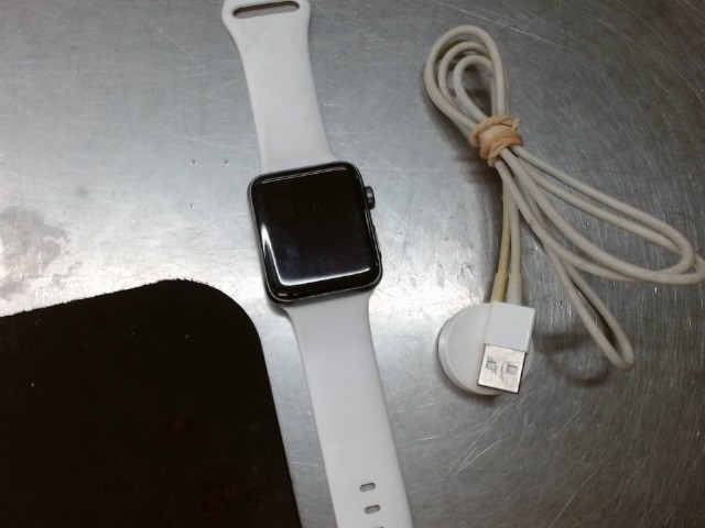 Apple watch serie 3 avec des bracelet +