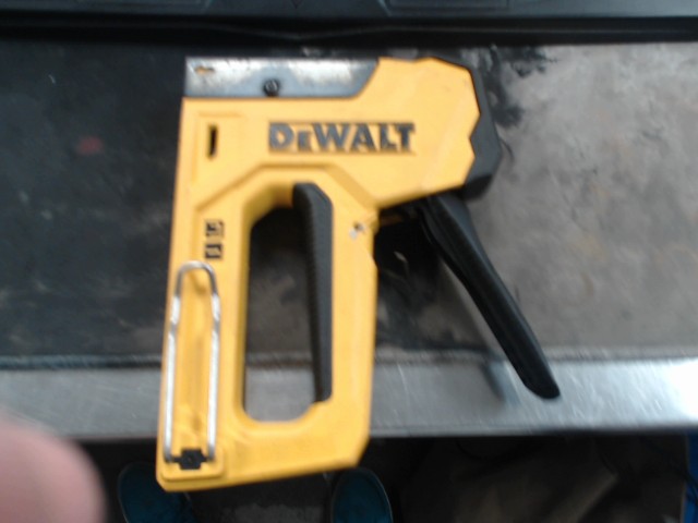 Agrafeuse dewalt