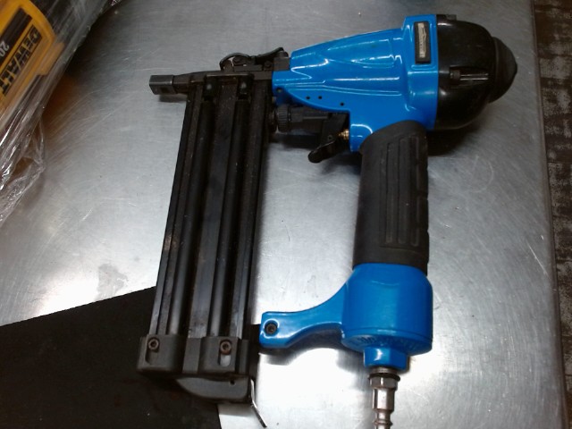 Cloueuse pour clou a tete mastercraft