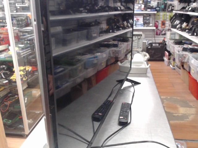 Television hisense 50 pouces + manettes