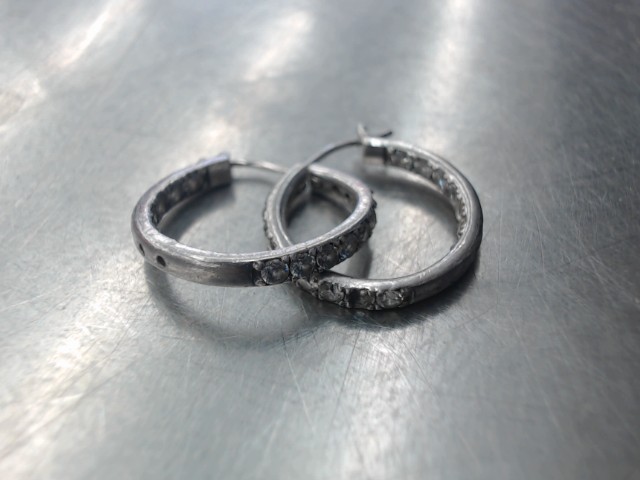 Paire de boucle doreille argen av zircon
