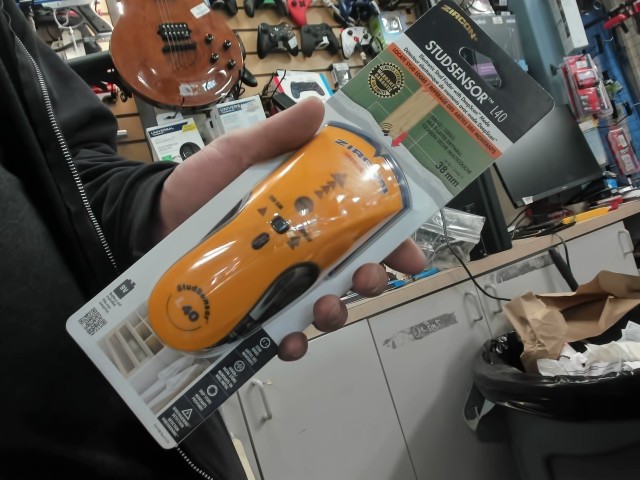 Stud sensor