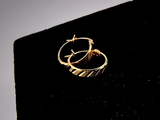 BOUCLES D OREILLES EN OR 10KT