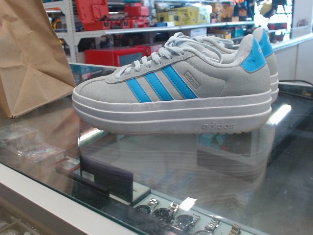 Adidas pair de soulier used