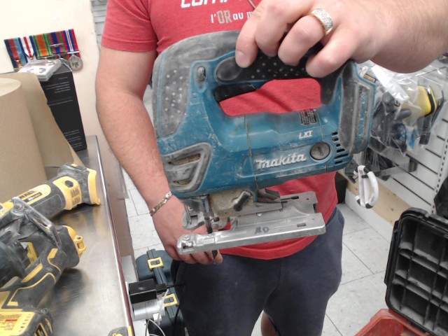 Scie sauteuse makita