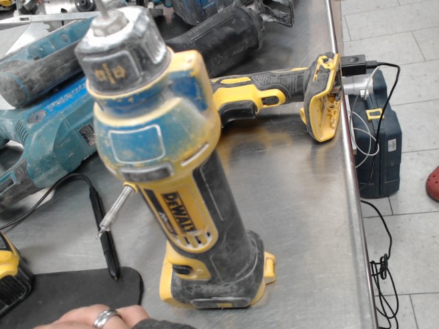 Cut out toool + drill gypse dcf620