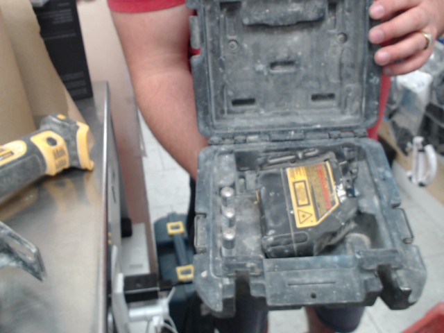 Laser dewalt a batterie