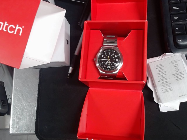 Montre quartz in box