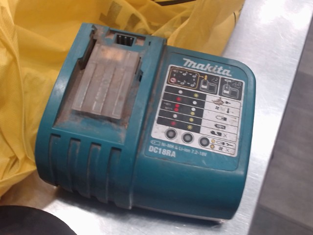Chargeur avec batterie makita
