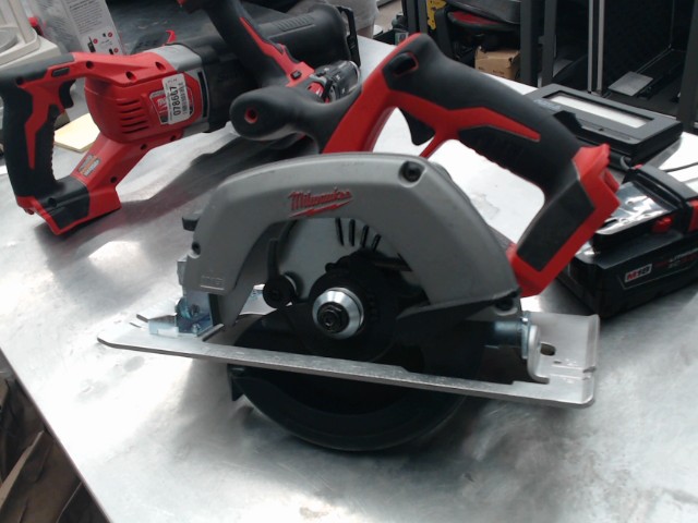 Scie circulaire milwaukee a batterie