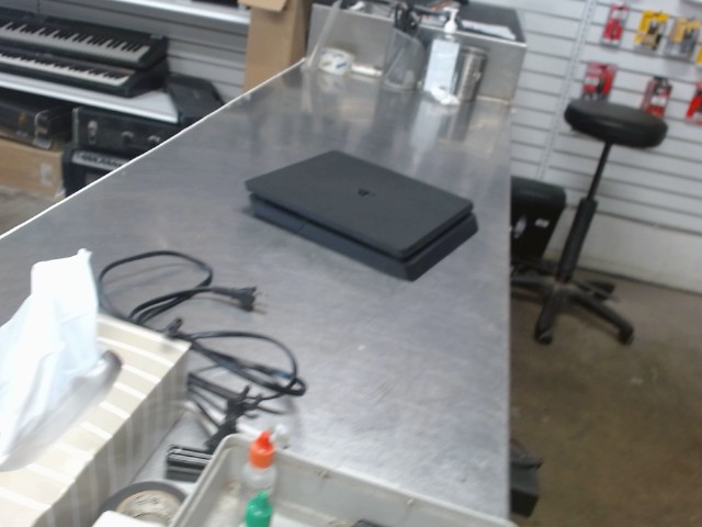 Sony ps4 slim