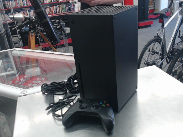Xbox serie x 800gb 2020 av man et fils