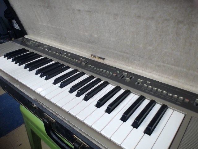 Synth yamaha a batterie avec case dure