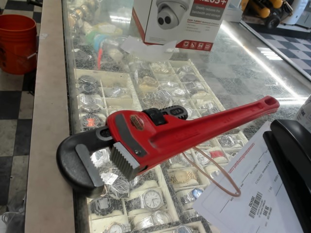 Pipe wrench