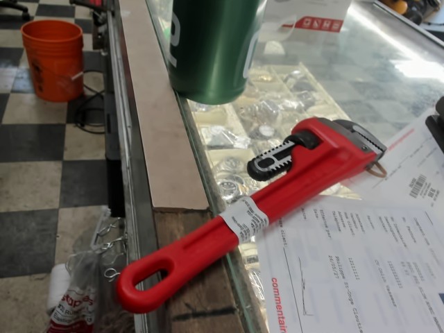 Pipe wrench