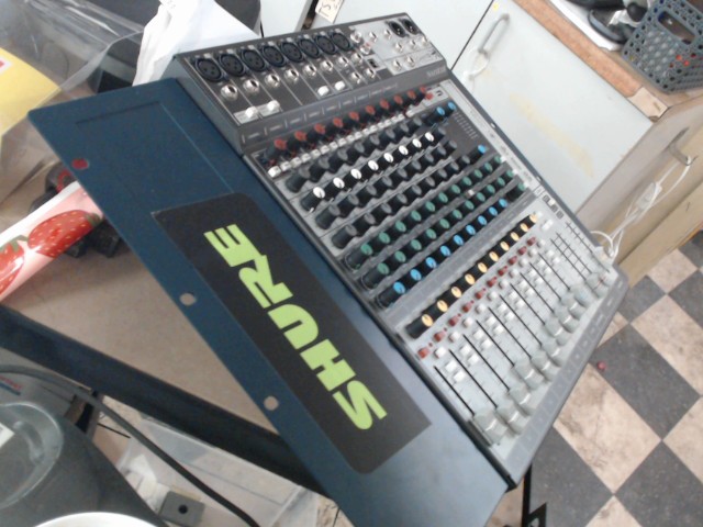 Mixeur 12 channel bon etat
