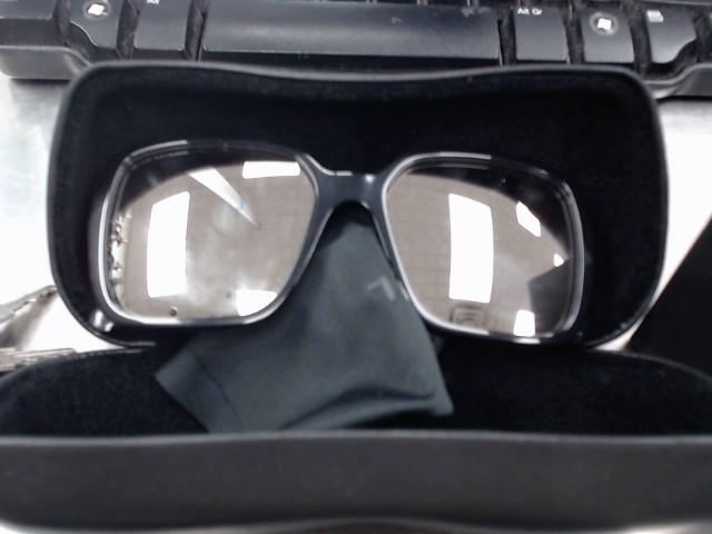 Lunettes chanel in the box brand new