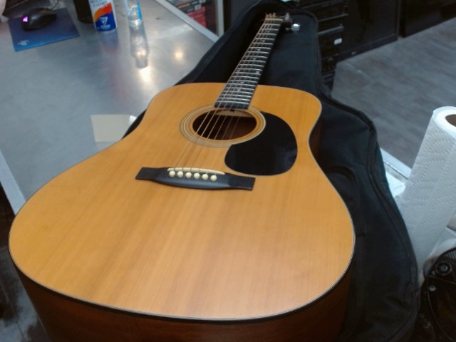 Guit acoustique+gig bag(clean)