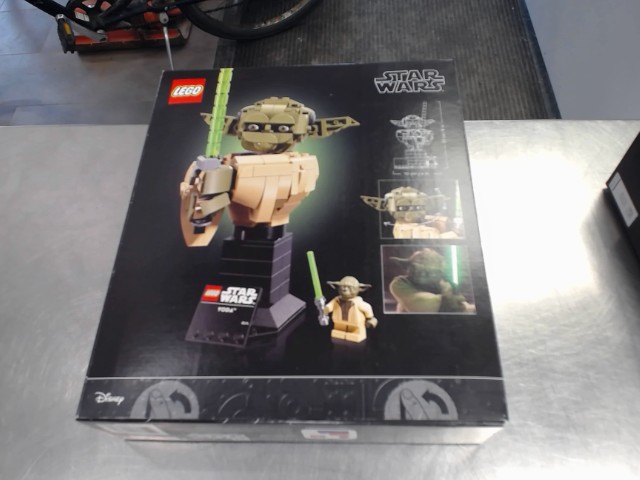 Lego yoda neuf en boite