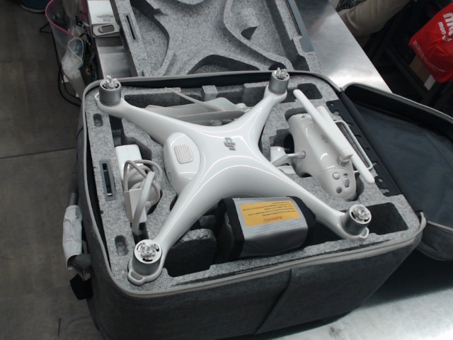 Drone dji phantom 4 en boite avec acc