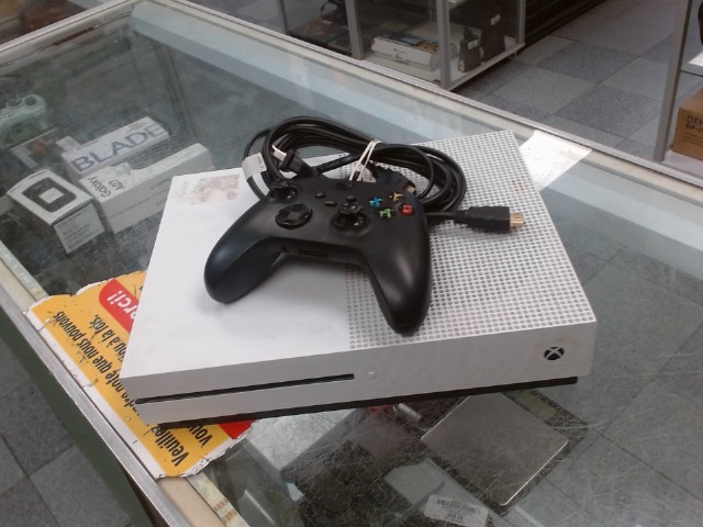 Console xbox one s + man + acc