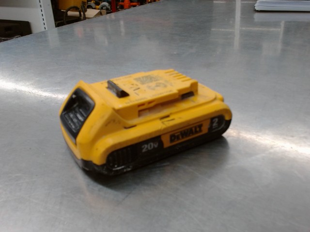 Batterie dewalt 2ah ac platre dessu